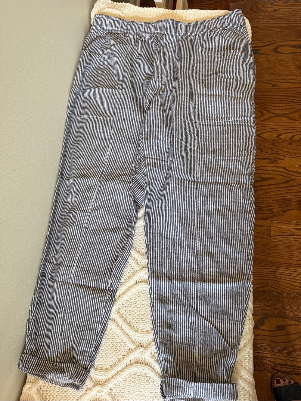 Old Navy Women's Black and White Striped Straight-Leg Pants